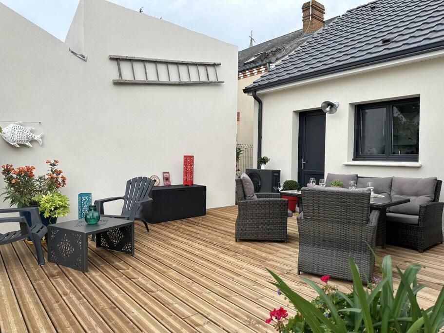 Villa * Domaine De La Solaie * - Proche Bords De Loire Saint-Denis-de lʼHôtel Esterno foto